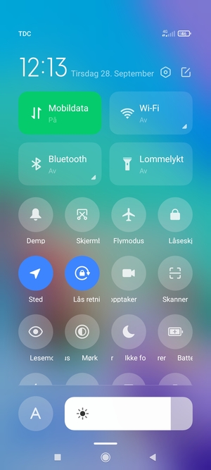 Velg Automatisk lysstyrke