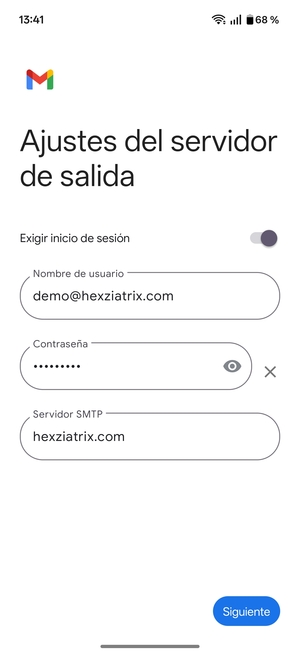 Introduzca la dirección de servidor saliente y seleccione Siguiente