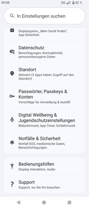 Scrollen Sie und wählen Sie Passwörter, Passkeys & Konten