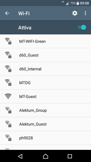 Seleziona la rete wireless a cui desideri connetterti