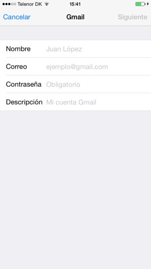 Introduzca información de Gmail o Hotmail y seleccione Siguiente