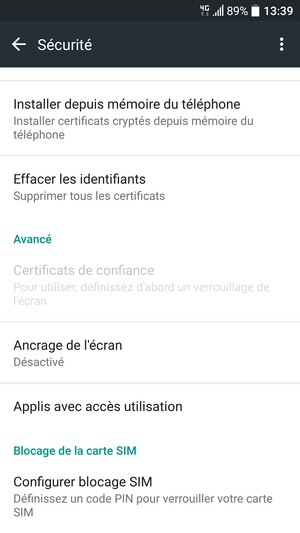 Pour modifier le code PIN de la carte SIM, revenez au menu Sécurité, faites défiler et sélectionnez Configurer blocage SIM