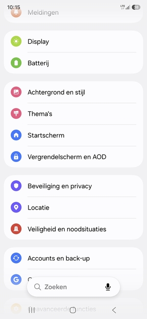 Om uw schermvergrendeling te activeren, ga naar het Instellingen-menu en selecteer Vergrendelscherm en AOD