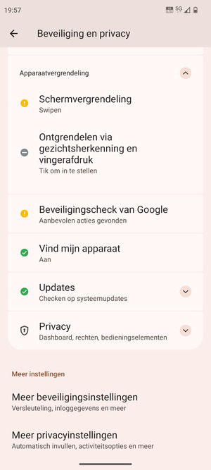 Om de pin voor de simkaart te wijzigen, ga naar het Beveiliging en privacyI-menu en scroll naar en selecteer Meer beveiligingsinstellingen