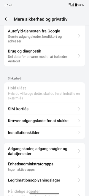 Scroll til Sikkerhed og vælg SIM-kortlås