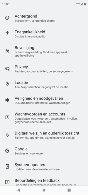 Keer terug naar het Instellingen menu en selecteer Wachtwoorden en accounts