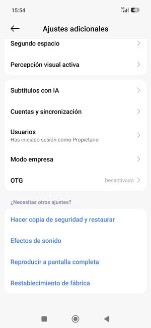 Desplácese y seleccione Cuentas y sincronización