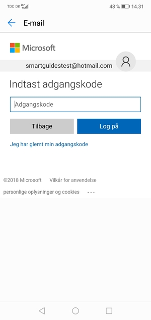 Indtast din Hotmail adgangskode og vælg Log på