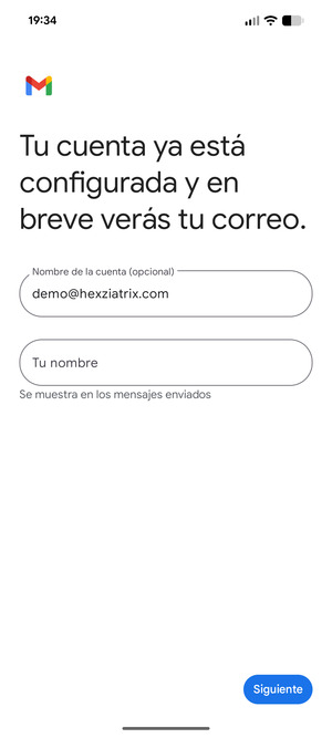 Déle a su cuenta un nombre y escriba su nombre. Seleccione Siguiente