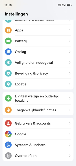 Scroll naar en selecteer Gebruikers & accounts