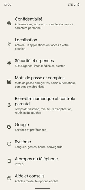 Faites défiler et sélectionnez Mots de passe et comptes