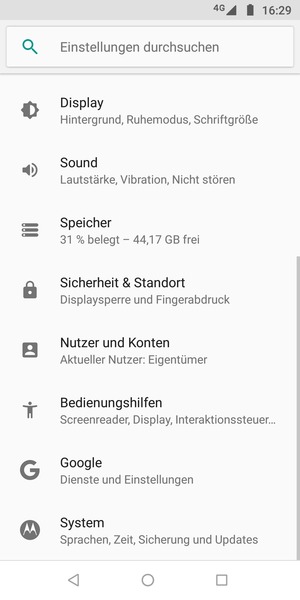 Scrollen Sie und wählen Sie Nutzer und Konten