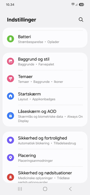 For at aktivere din skærmlås, gå til menuen Indstillinger og vælg Låseskærm og AOD