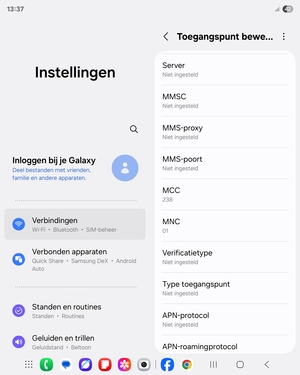 Scroll naar beneden en voer internetgegevens in