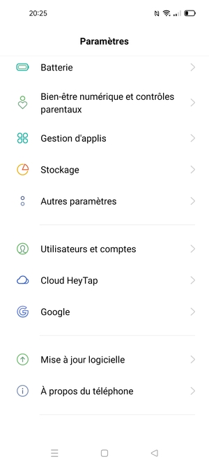 Retournez au menu Paramètres, faites défiler et sélectionnez Utilisateurs et comptes