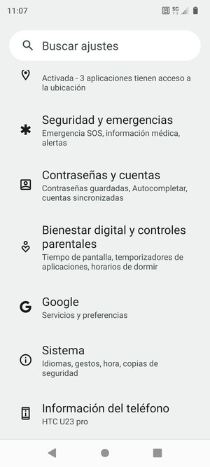Desplácese y seleccione Contraseñas y cuentas