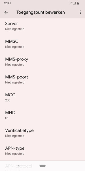 Scroll naar beneden en voer internetgegevens in