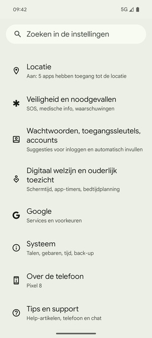 Scroll naar en selecteer Wachtwoorden, toegangssleutels, accounts