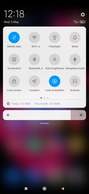 Select Auto brightness