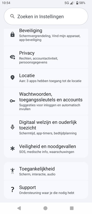 Scroll naar en selecteer Wachtwoorden, toegangssleutels en accounts