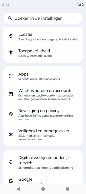 Scroll naar en selecteer Wachtwoorden en accounts