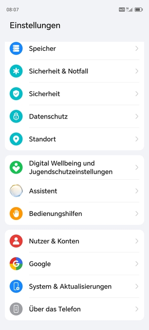 Scrollen Sie und wählen Sie Nutzer & Konten