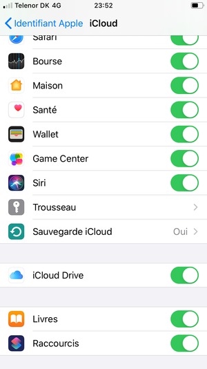 Faites défiler et sélectionnez Sauvegarde iCloud