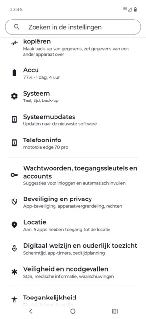 Scroll naar en selecteer Beveiliging en privacy