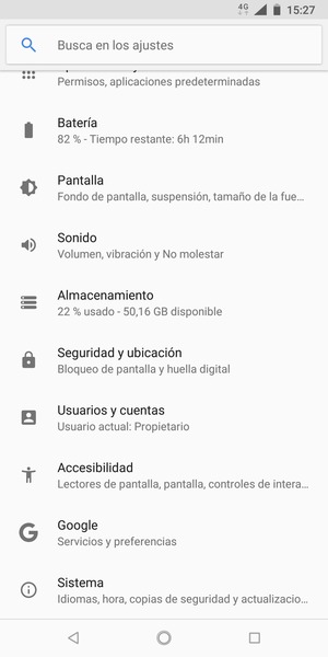 Desplácese y seleccione Usuarios y cuentas