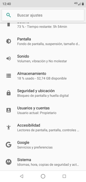 Desplácese y seleccione Usuarios y cuentas