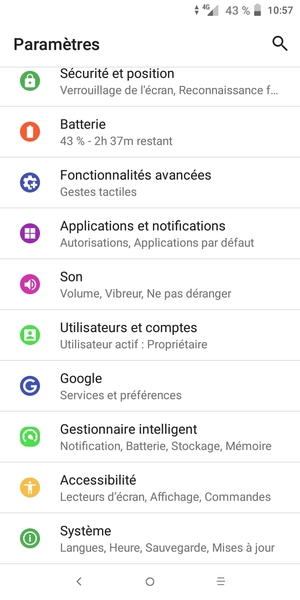 Faites défiler et sélectionnez Utilisateurs et comptes