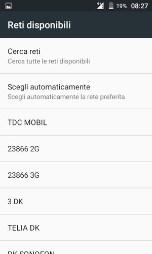 Seleziona un operatore di rete dall'elenco