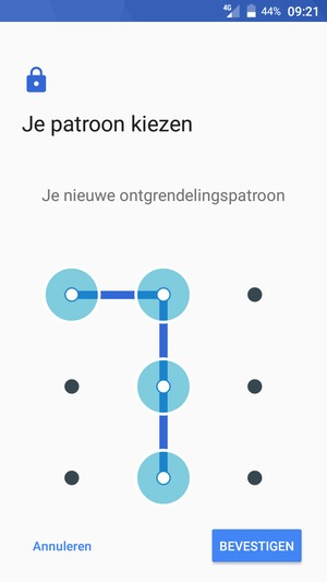 Teken het ontgrendelingspatroon nogmaals en selecteer BEVESTIGEN