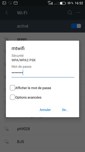 Saisissez le mot de passe du Wi-Fi et sélectionnez Se...