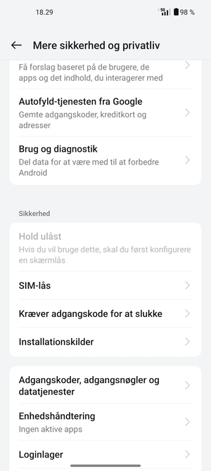 Scroll til Sikkerhed og vælg SIM-lås