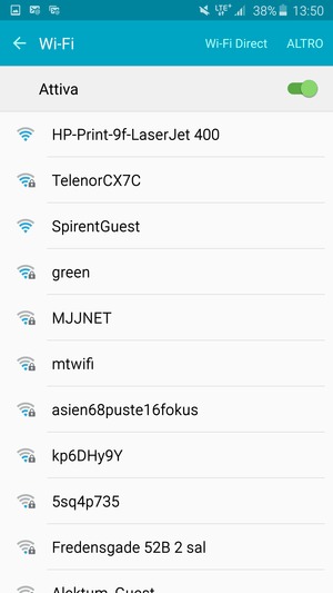 Seleziona la rete wireless a cui desideri connetterti