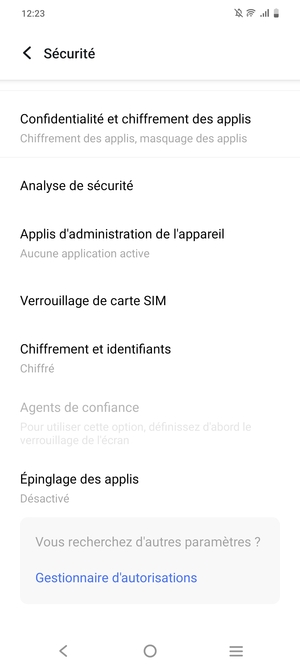 Faites défiler et sélectionnez Verrouillage de carte SIM
