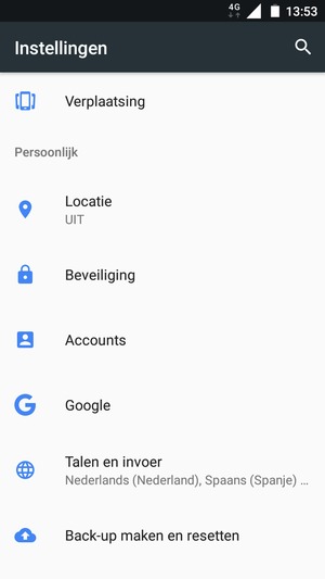 Scroll naar en selecteer Accounts