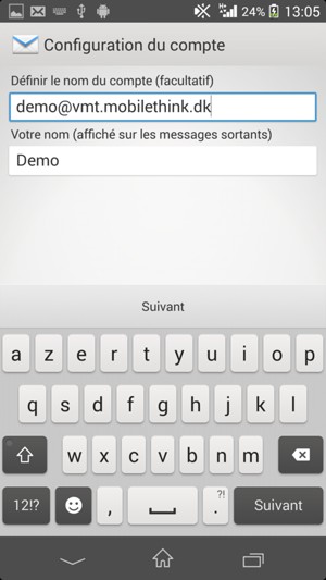 Donnez un nom à votre compte et saisissez votre nom. Sélectionnez Suivant