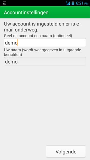 Geef uw account een naam en voer uw naam in. Selecteer Volgende