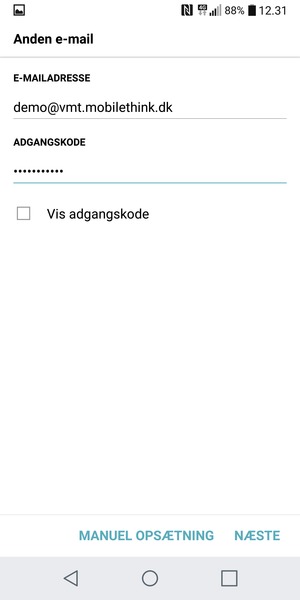 Indtast din e-mailadresse og adgangskode. Vælg NÆSTE