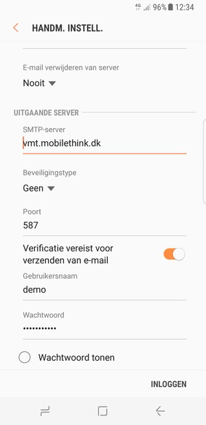 Scroll naar beneden en voer Uitgaand serveradres in