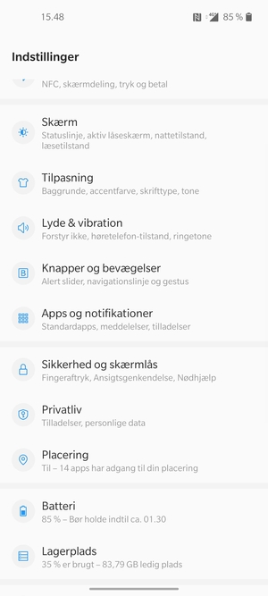 Scroll til og vælg Skærm