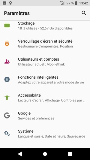Faites défiler et sélectionnez Utilisateurs et comptes