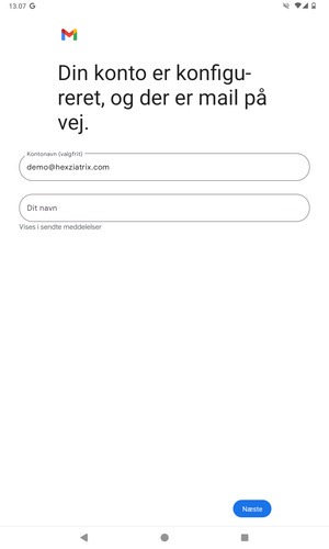 Giv din konto et navn og indtast dit navn. Vælg Næste