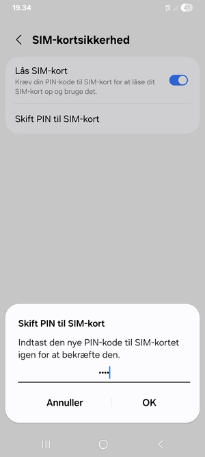 Bekræft din nye PIN-kode til SIM-kort og vælg OK