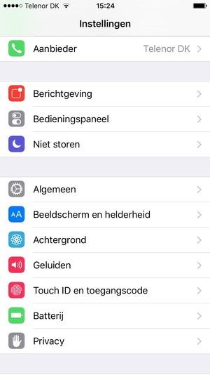 Keer terug naar het Instellingen menu en scroll naar en selecteer Batterij