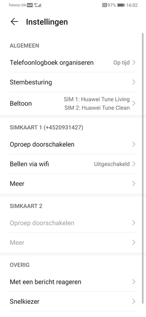 Scroll naar SIM 1 of SIM 2 en selecteer Meer