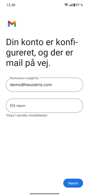 Giv din konto et navn og indtast dit navn. Vælg Næste