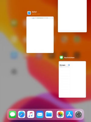 Apps nach oben streifen, um sie zu schliessen. Dies wird Batterie sparen.